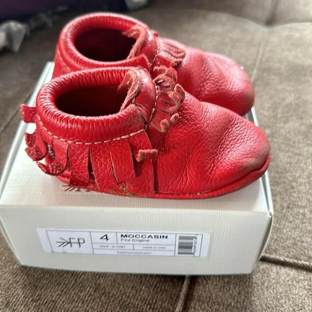 Freshly Picked Fire Engine Moccasin Size 4 - Picture 5 of 9